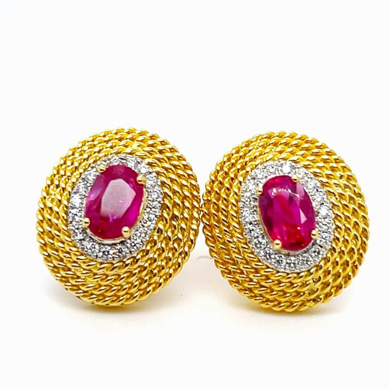 Ruby Earring with 18 K yellow gold.